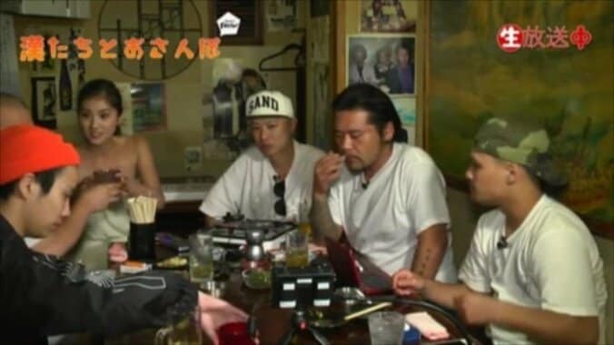 漢 a.k.a. GAMIの歌舞伎町を散歩　CHICO CARLITO参戦も視聴者コメントにガチへこみ？ 3枚目