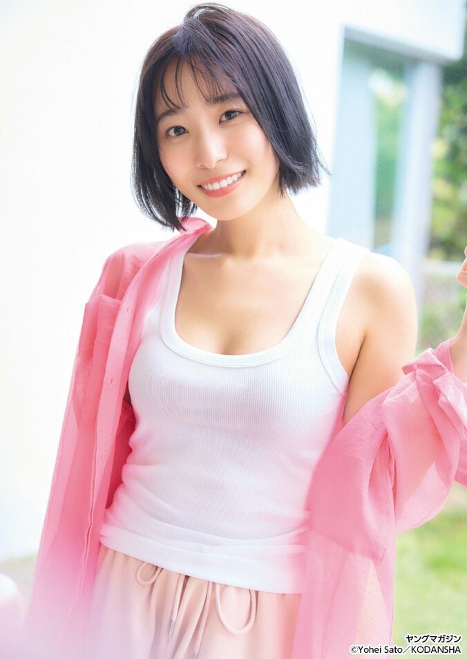 “話題の気象予報士”今井春花、『ヤンマガ』初登場で天真爛漫な魅力の詰まったグラビア 1枚目