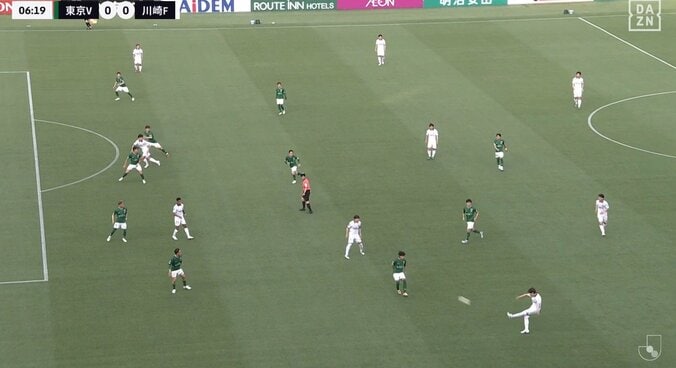 「当確でしょ」日本代表“期待”の三浦颯太に絶賛の声「Eー1確定だろこんなん」「4枚やるなら見たいよな｣高精度ピンポイントクロスで決定機演出の瞬間 2枚目