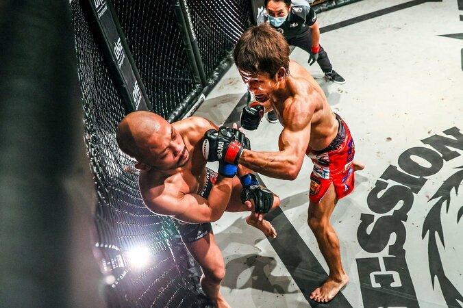 一芸に秀でる倉本を“劇的KO” 岡田の戴冠に青木真也「彼こそがチャンピオン」 1枚目