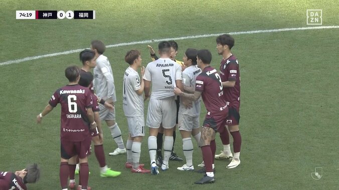  【映像】福岡DF、大迫勇也に強烈過ぎる肘打ち