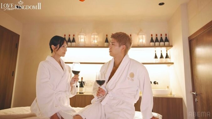 【写真・画像】お風呂で密着し理性狂わせるキス…9頭身レースクイーン、上目遣いで「ドキドキしてる」「好き」　2枚目