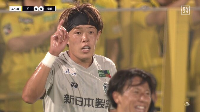 判定に物議！日本代表DF、ペナルティエリア内の接触でファウル→PKに「これがファウルなん？」「相手がうまかった」 3枚目