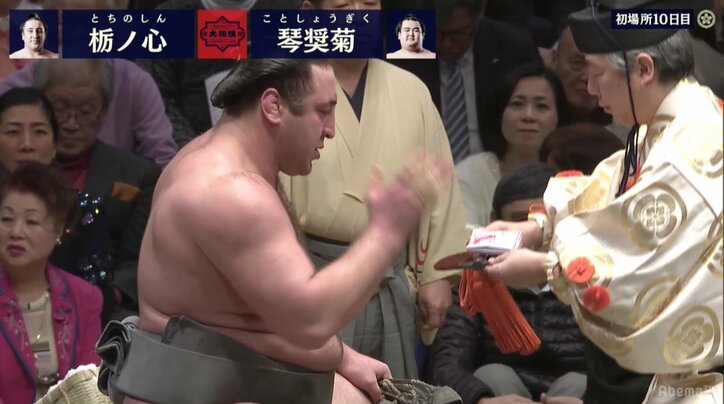 栃ノ心が1敗をキープ　全勝・鶴竜をぴったりマーク　錦島親方「十分な形だった」