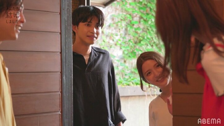 島崎遥香＆佐野岳、川島海荷＆中田圭祐、夫婦で自宅パーティ「キスしたの！？」現状報告『私たち結婚しました3』第6話