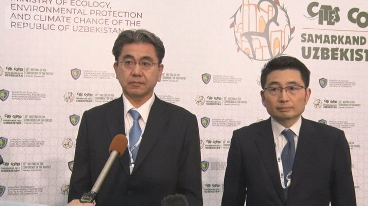 水産庁の信夫隆生次長（左）と、外務省の中村亮・地球規模課題審議官