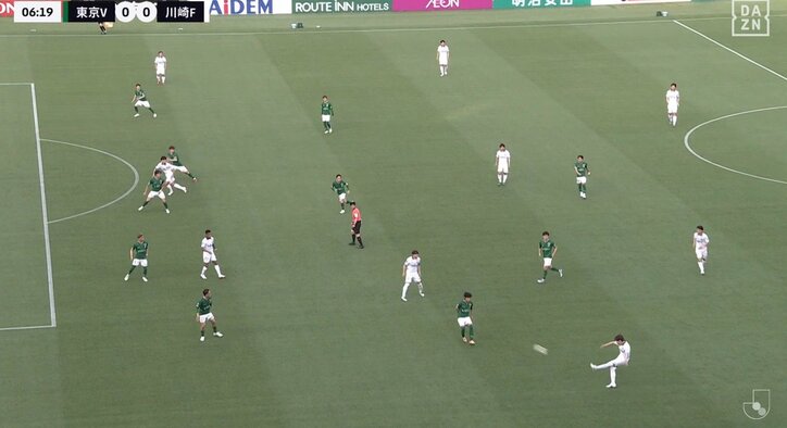 【映像】高精度ピンポイントクロス炸裂の瞬間