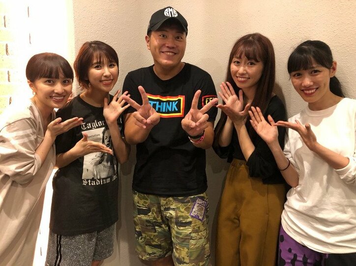 エハラマサヒロ、ももクロとの集合ショットを公開「舞台裏でもさらにファンになる」