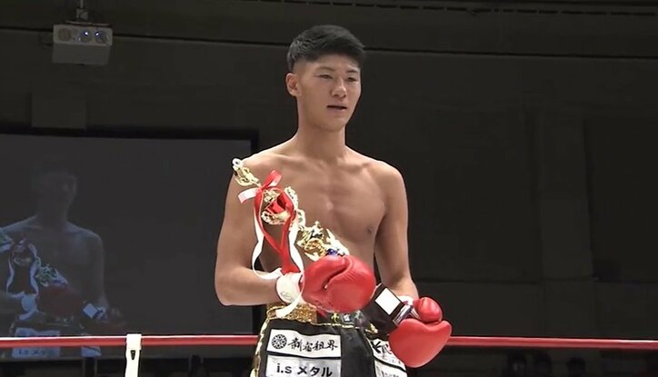 「波を打ちながら倒れて…」実況も驚いた“壮絶”KO わずか1分間でダウンの応酬に「ベストバウト」ファン興奮