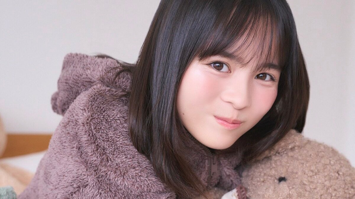 ミスマガジン2025 審査員特別賞”太田しずく、人形に囲まれた“ふわもこ
