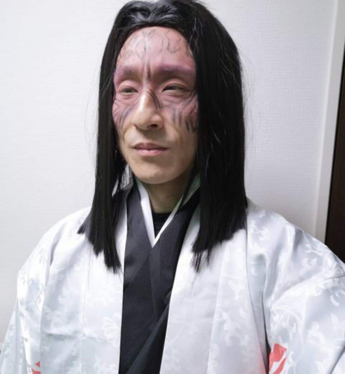 なだぎ武が「鬼滅の刃」の“お館様”こと産屋敷耀哉に変身!? 「そっくり