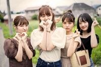「ドラ恋」女子メンバー集合写真に反響「4人が皆んな可愛いてヤバイ」「最終回寂しい」