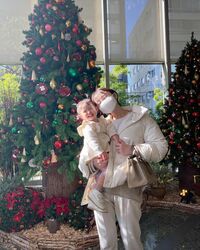 「幸せオーラ全開」「ほっこり」篠田麻里子＆愛娘の楽しげなスマイル2ショットに絶賛の声！