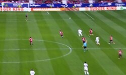 「魔法だ」「ファンタジスタや」“トルコのメッシ”が放ったスーパーロングシュートに世界中が驚愕！ 相手ファンも感嘆した美しい放物線ショットの瞬間「選ばれし者」