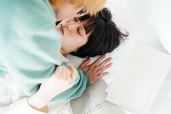 「誰にも言っちゃダメだよ」布団の中で隠れて「チュッ」  『ドラ恋』　同棲ハウスで作られた“二人だけの秘密”