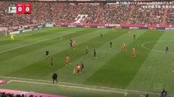 どうなってる…？ 伊藤洋輝、美しすぎる“ピンポイントロングフィード”炸裂「バケモノやん」ピッチ幅を最大に使った“高精度サイドチェンジ”「全てが高いレベル」