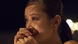 日向坂46佐々木久美とプライベートビーチで“ディナーデート” 1st写真集から先行カット公開