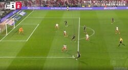 ウソでしょ…！？ 伊藤洋輝、目を疑う“まさかの展開”「そこ通すんかい！」予想外の“グラウンダークロス”にスタジアム騒然「すげえパス」「上手すぎやろ」