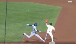 何が起きた？ 大谷翔平、“まさかの大ジャンプ”「すげえな…」「これは泣ける」体調不良で全力疾走→相手野手ドン引きの“爆速走塁”「勝利への執念だな」