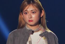 身長175センチのゆうちゃみ、ウエストちらり＆大胆肩出しに歓声！圧倒的スタイルで堂々ランウェイ「スタイル良！」