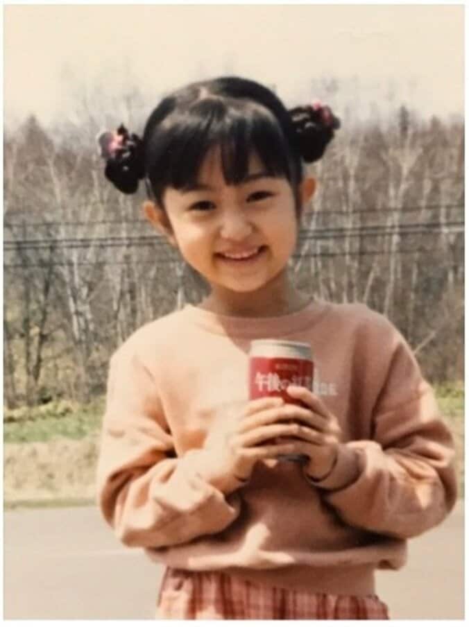 菊地亜美、天使すぎる幼少期の写真公開　母の育児記録に「こっそり泣いた」 1枚目
