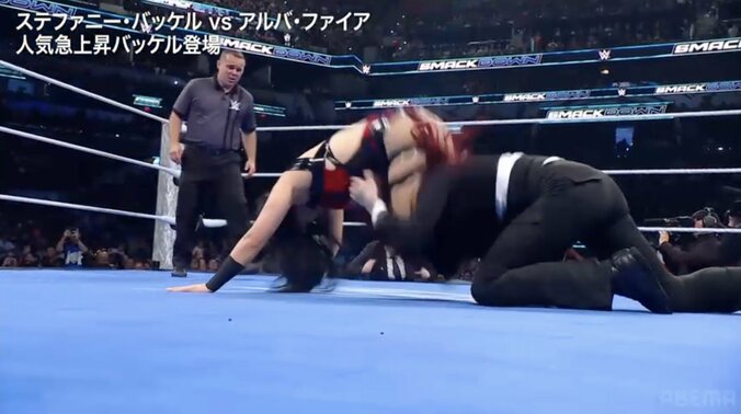 モモで挟んでお尻で叩きつける人気技