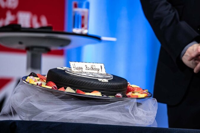 竹野内豊、“48歳の誕生祝い”にモジモジ大照れ 2枚目