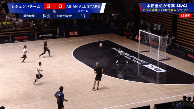 本田圭佑の“黄金の左”に会場騒然！“圧巻ダイレクトループ”が「うめえｗ」「綺麗に決まったな」レジェンドマッチで圧巻弾 2枚目