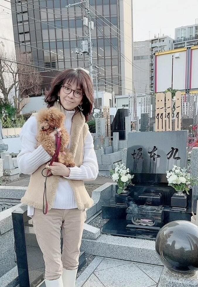  柏木由紀子、亡き夫・坂本九さんの80回目の誕生日を報告「ニコニコしたおじいちゃまに」  1枚目