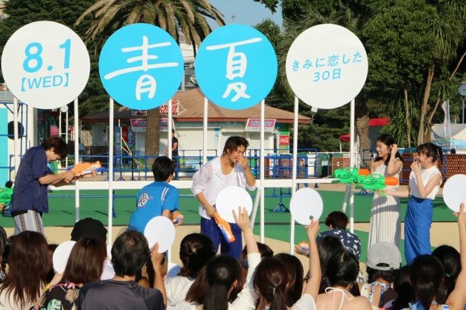 佐野勇斗がずぶ濡れに　“水も滴るいい男“に葵わかなも胸キュン!? 3枚目