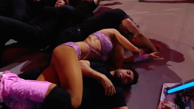 襲撃されぐったりのシャーロット・フレア