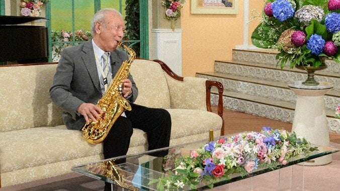 93歳のレジェンドミュージシャン、初めて楽器を教えてくれたのは“駄菓子屋のおじさん”「店先で3日間、1回10円払って」 4枚目
