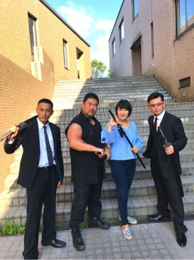 的場浩司、刀を持った北斗晶の立ち姿を公開「似合うわ…」と惚れ惚れ 1枚目