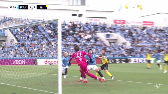 「ハーランドやん」日本代表“次世代エース候補”がパワフルゴラッソ！「身体能力お化け」「バケモンシュート」圧巻アクロバティックボレー炸裂の瞬間 5枚目