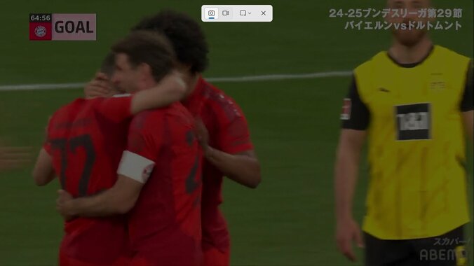 「まだ契約延長間に合うぞ」｢本当にいなくなるのか」退団発表した“バイエルンの心臓”が極上エンジェルパスで同点弾をアシスト「メッセージを込めたパスだな」 4枚目