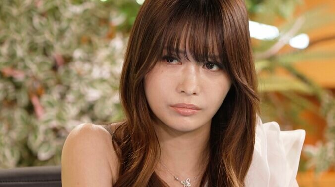 【映像】クールな最強ポーカー美女の“試すような視線”