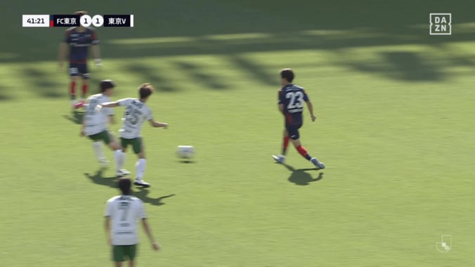 「W杯あるぞ」19歳佐藤龍之介、森保監督の前で魅せた！“目線＆上体フェイク”から完璧アシスト「鮮やかすぎる」日本代表の救世主に？  3枚目