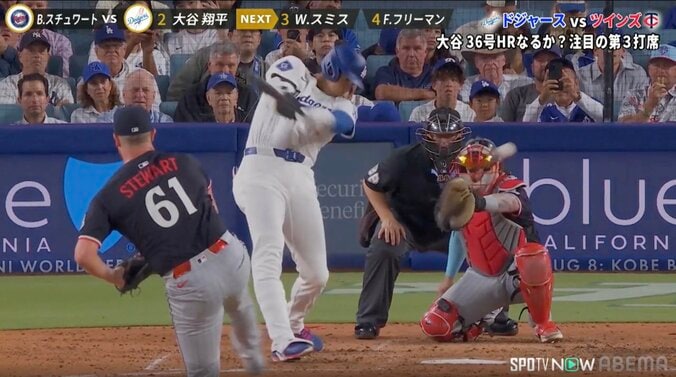 大谷翔平が相手捕手に“神対応” ファウルチップ直撃で驚きの表情→即座に手を差し出す…4戦連発直前の一幕に称賛の声 4枚目