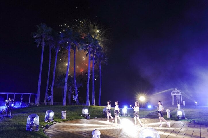 ももいろクローバーZが梅雨明けの野外で夏全開のパフォーマンスを披露 「#ももクロと最高の夏」Twitter日本トレンド1位を獲得!