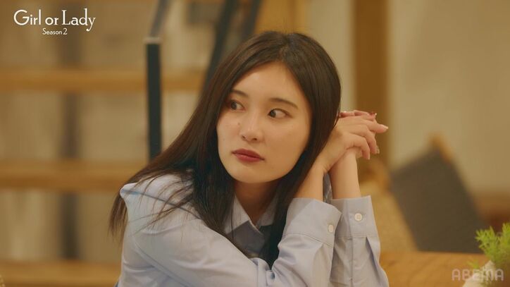 【写真・画像】24歳モデル美女、超ミニスカ姿で"トライアングルデート" 恋敵の30代女性と服装かぶり…「気合うな」 2枚目