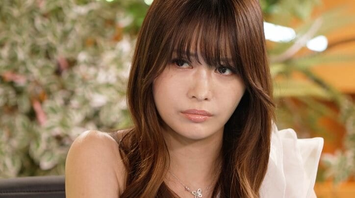 【映像】クールな最強ポーカー美女の“試すような視線”