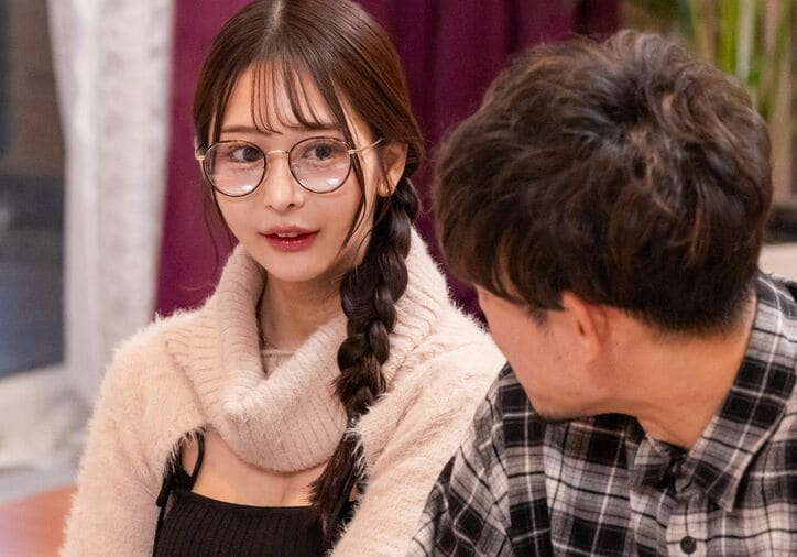 【写真・画像】ニットから美谷間あらわ…長谷川惠一、13歳年下のわがままボディ美女に甘えられデレデレ「かわいいやつだな」　1枚目