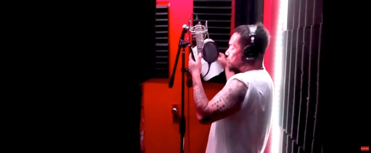 A-THUG x DJ MUNARI のEP発売に先駆け、A-THUG “STREET NY2” prod. DJ MUNARIがリリース！！EPCD/写真集/HOODIEのセット予約受注も明日から開始！！