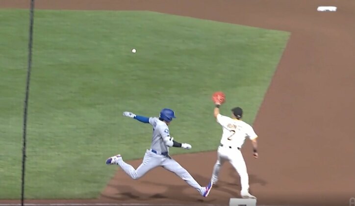 【写真・画像】一体、何が起きた？ 大谷翔平、超爆速弾で“謎のハプニング”「どうした」「ビックリした」観客席で“まさかの珍光景”… ファン騒然　1枚目