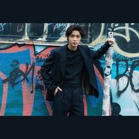 「かっこよすぎて苦しい」「色気が爆発してる」磯村勇斗のイケメンスーツ姿にファン悶絶