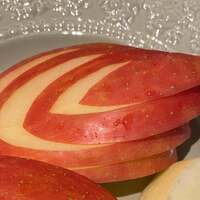 尼子勝紀『リンゴをどうぞ』