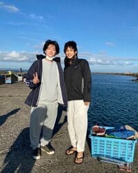 「2人とも国宝級のイケメン」「エモすぎるやろー」櫻井海音／Kaito＆神尾楓珠の“海辺ショット”にファン歓喜