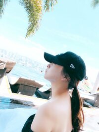 渡辺美奈代『オフショル水着』