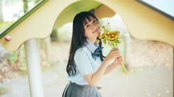 my coffret・齋藤心春、“きいろ”が似合う太陽のような笑顔 『ヤンジャン』グラビア登場