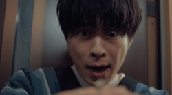 「えっ俺！？」春田(田中圭)、和泉(井浦新)のペンダントの中の写真に困惑『おっさんずラブ-リターンズ-』